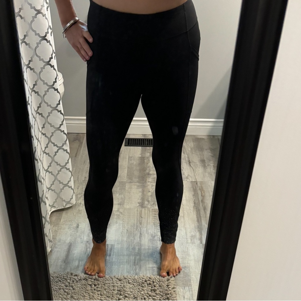 LULULEMON black legging.